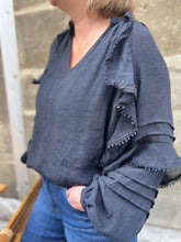 Charger l'image dans la galerie, Blouse froufrou noir
