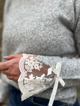 Charger l&#39;image dans la galerie, Pull Romantique
