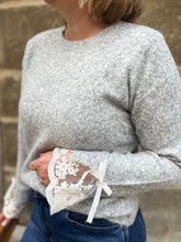 Charger l&#39;image dans la galerie, Pull Romantique
