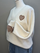 Charger l'image dans la galerie, Pull Hugo beige
