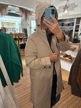 Charger l&#39;image dans la galerie, Imperméable IDÉAL beige
