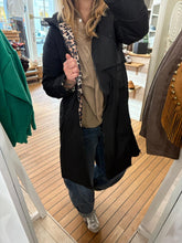 Charger l&#39;image dans la galerie, Imperméable IDÉAL Noir/imprimé léopard
