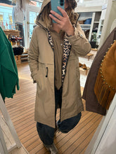 Charger l&#39;image dans la galerie, Imperméable IDÉAL Beige/imprimé léopard
